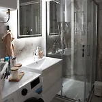 Lena Lux アパート *